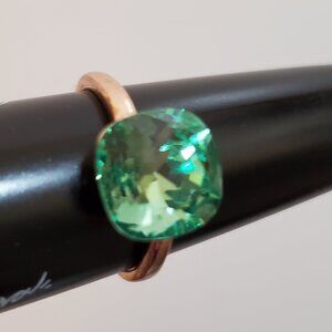 Gold-plated green crystal ring.Size 6.5